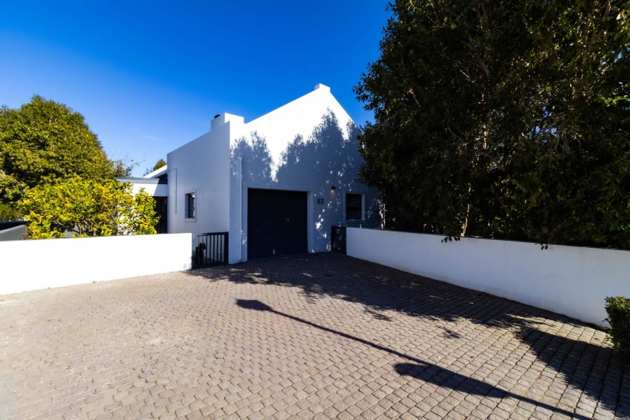 2 Bedroom Property for Sale in Sandbaai Western Cape